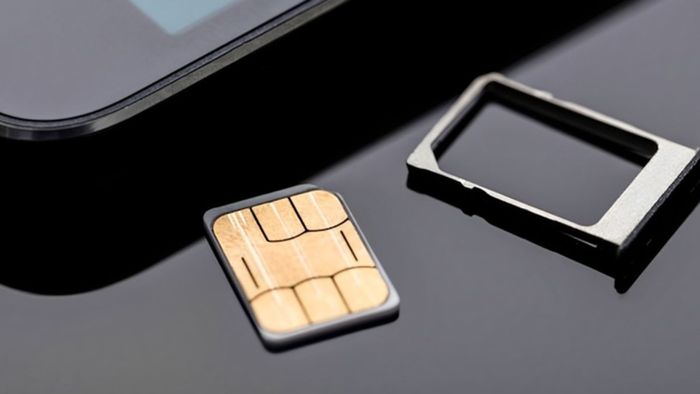 Cách khắc phục iPhone báo cuộc gọi bị hủy bằng cách kiểm tra và vệ sinh SIM