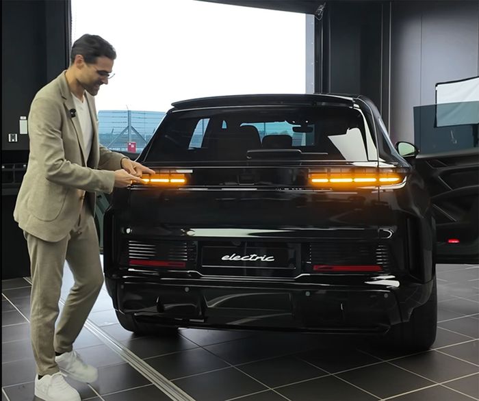 Porsche Cayenne Electric EV 2.jpg