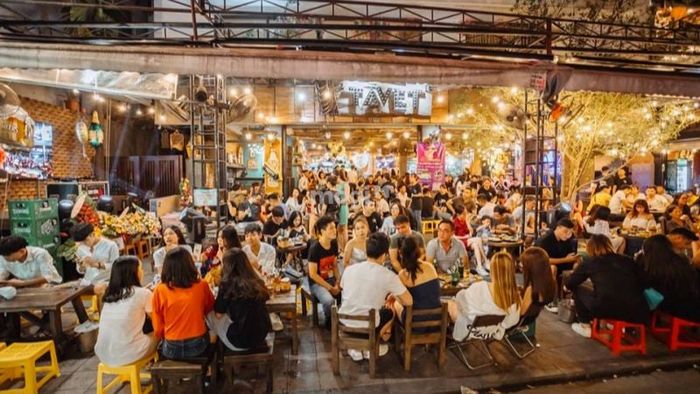 Không gian ngoài trời đang ngày càng trở thành một yếu tố được yêu thích trong các mô hình kinh doanh F&B hiện đại.