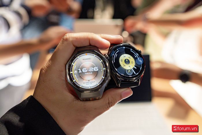 HUAWEI WATCH GT 6 Series trang bị màn hình AMOLED sáng 3000 nits với độ sáng ấn tượng.