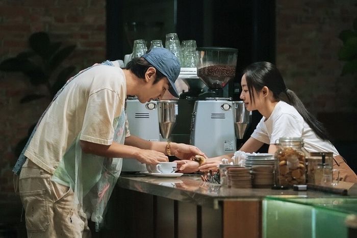 Kang Jun Woo khám phá Sài Gòn cùng cô gái tên Thảo.