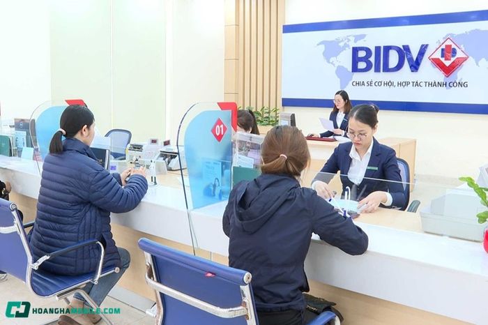 nop-tien-tai-cay-atm-cua-ngan-hang-khac-co-duoc-khong-03