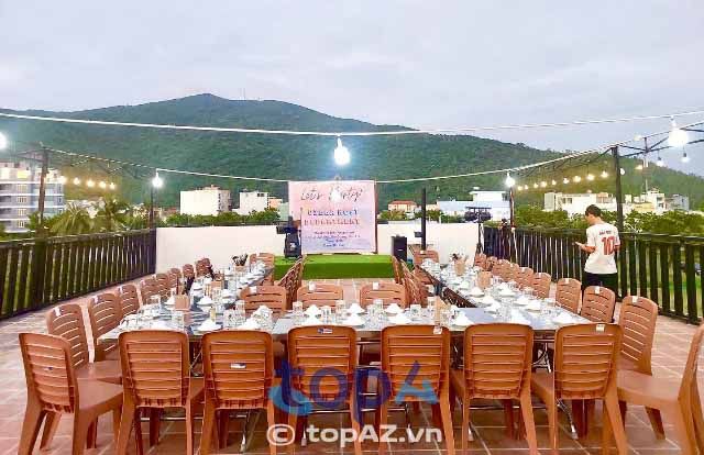 Quán hải sản Thuyền và Biển