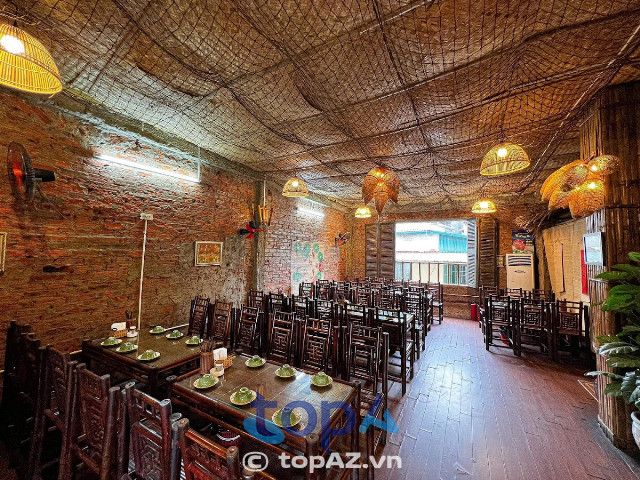 Quán ăn đêm tại quận Hai Bà Trưng luôn thu hút đông đảo thực khách vào mỗi tối.
