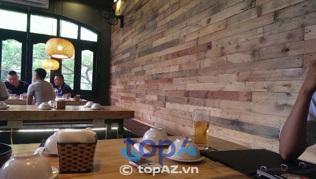 Các quán ăn tối giá rẻ tại quận Hai Bà Trưng luôn được ưa chuộng và thu hút đông đảo thực khách.