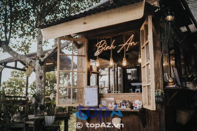 Tiệm Bình An – quán cà phê gỗ nổi bật tại Đà Lạt