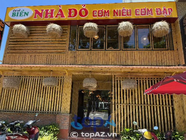 Cơm niêu Nhà Đỏ