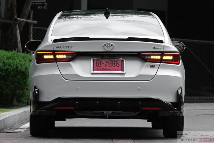 Toyota Yaris ATIV HEV 8.jpg