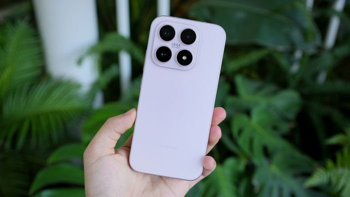 Xiaomi 17 phiên bản quốc tế rò rỉ sẽ sở hữu viên pin 6300 mAh.