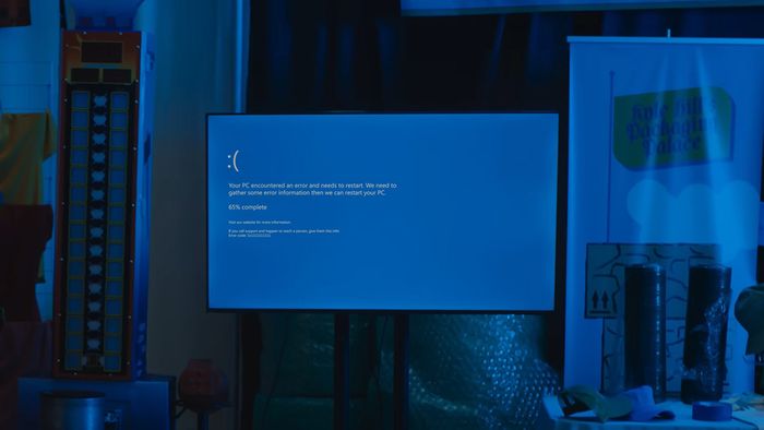 Apple ‘chế nhạo’ màn hình xanh chết chóc của Windows trong một chiến dịch quảng cáo mới