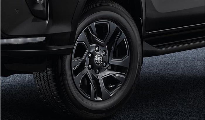 Toyota Fortuner LEADER 3.jpg