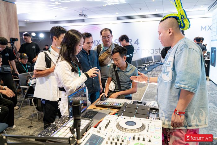 MX Master 4 gắn kết câu chuyện sáng tạo “The Masters”