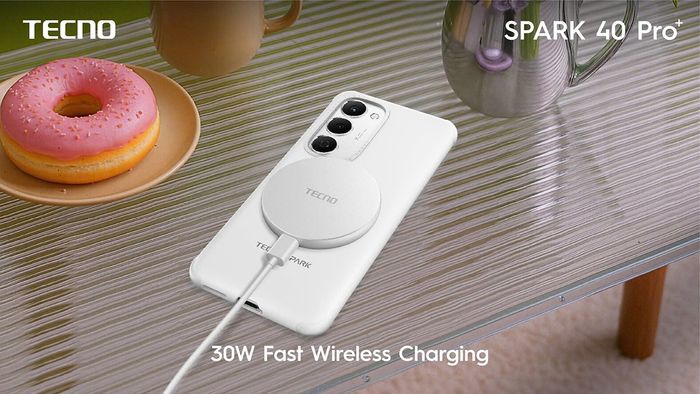 Tecno Spark 40 Pro+ sở hữu viên pin dung lượng lớn đầy ấn tượng