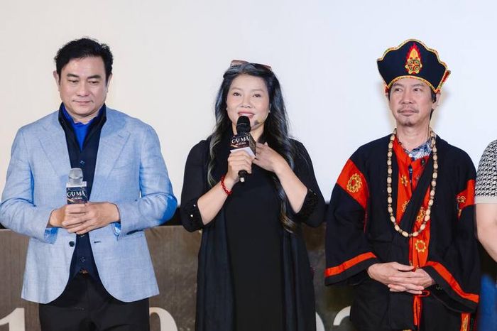 Diễn viên Kiều Trinh chia sẻ về những trải nghiệm tâm linh mà cô đã trải qua trong quá trình quay phim.