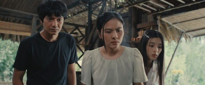 'Nhà Ma Xó' là một tác phẩm điện ảnh được mong đợi rất nhiều trong mùa Halloween 2025, hứa hẹn sẽ mang lại một không gian rùng rợn đầy hấp dẫn.