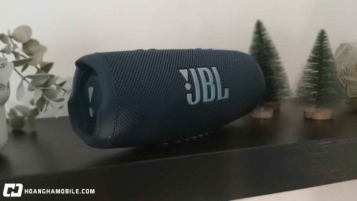 loa-jbl-charge-5-gia-bao-nhieu-lieu-co-tot-nhu-loi-don-9