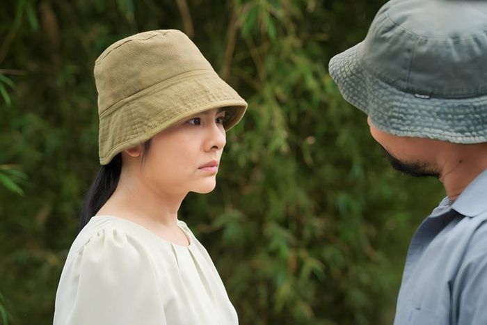 Vân Trang chỉ mới sinh em bé thứ 4 được 6 tháng nhưng đã nhanh chóng quay lại đoàn phim.