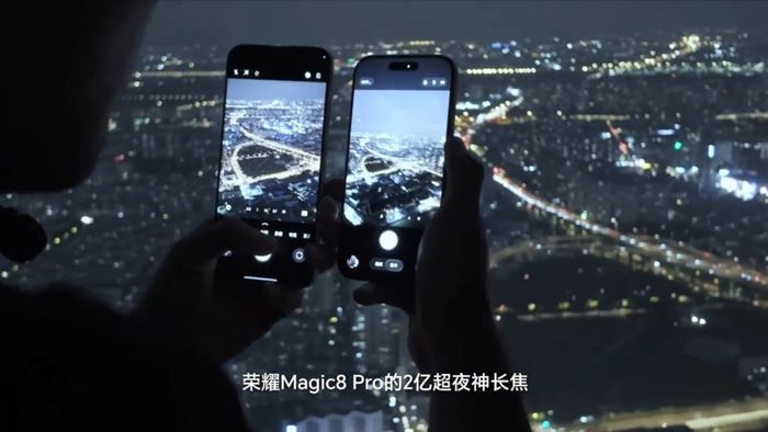 Cả Magic 8 Pro và iPhone 17 Pro đều thực hiện khá tốt nhiệm vụ chụp ảnh đêm, nhưng HONOR khẳng định sự vượt trội của mình trong việc tái tạo chi tiết và màu sắc.