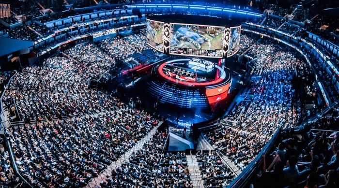 Mô hình co-streaming đã được Riot Games triển khai từ lâu và dần dần trở thành một phần quan trọng trong cách thức tổ chức và truyền thông về giải đấu.