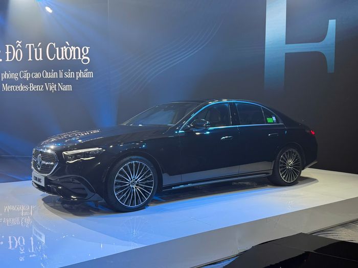 Mercedes E-Class 4.jpg