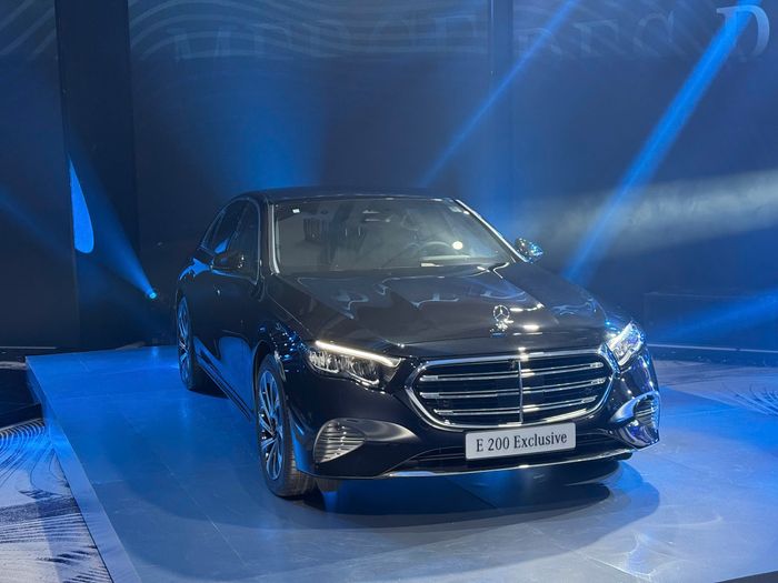Mercedes E-Class 3.jpg