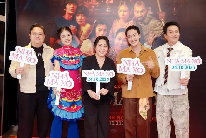 Dàn diễn viên góp mặt trong buổi showcase Nhà Ma Xó.