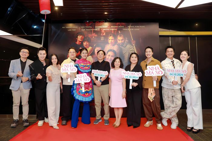 Dàn diễn viên Nhà Ma Xó đã có mặt tại buổi showcase, tạo nên những ấn tượng khó quên cho khán giả.