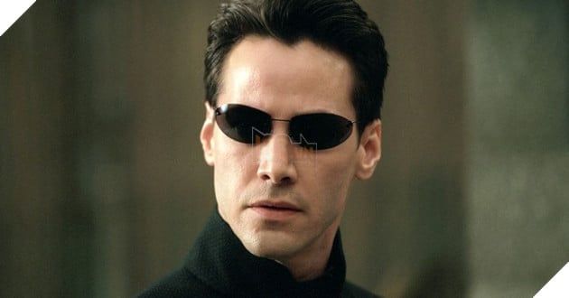 Keanu Reeves trong vai sao nam trong The Matrix.