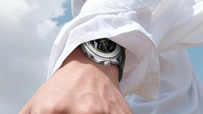 OPPO Watch S có độ dày chỉ 8.9mm và trọng lượng nhẹ chỉ 35 gram