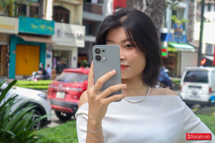 OPPO A6 Pro gây ấn tượng mạnh với thiết kế cực kỳ bền bỉ.