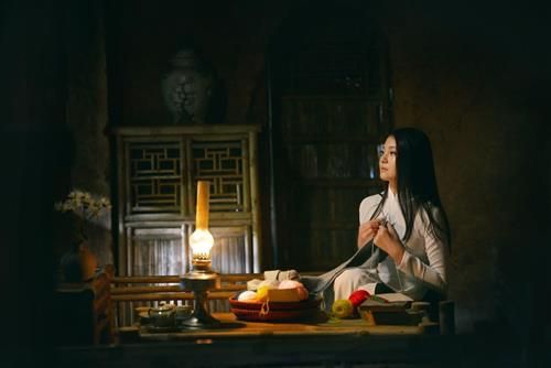 Tài năng không thể khoe khoang, công lao không thể giành trọn.