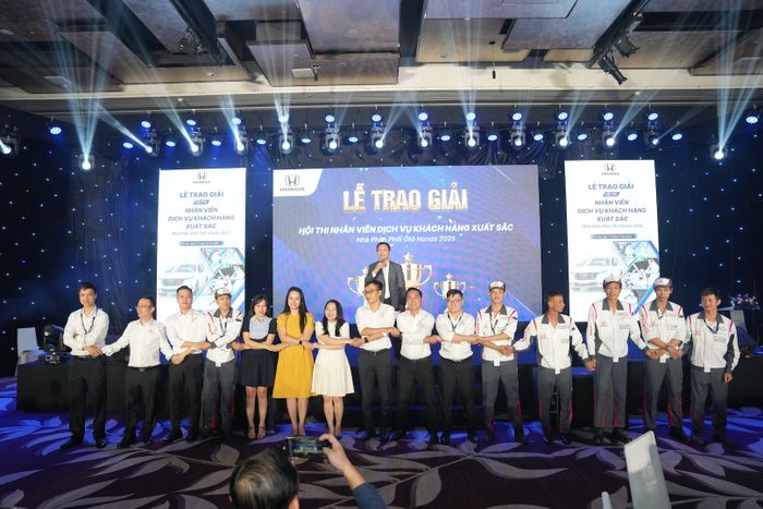 Bức ảnh 'Top 15 nhất nhì ba.JPG' lưu giữ những khoảnh khắc đáng nhớ từ cuộc thi.