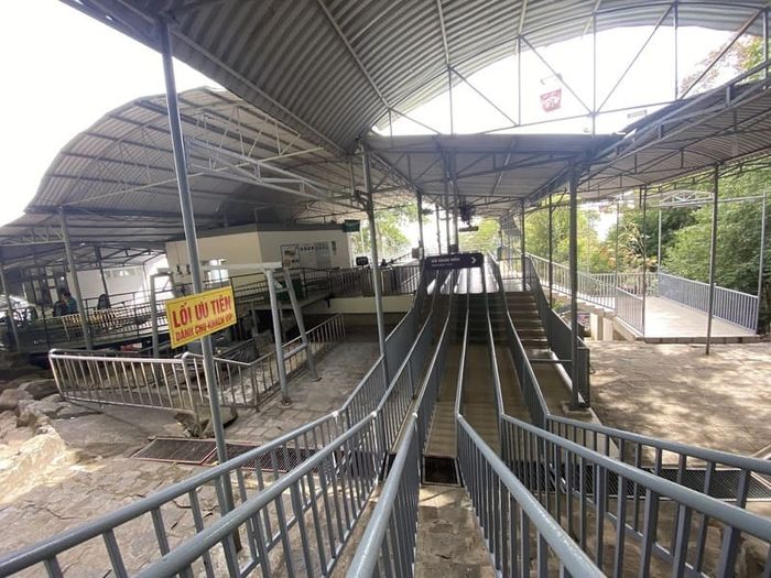 Khám phá máng trượt núi Bà Đen dài gần 2km – một chuyến đi không thể bỏ qua.