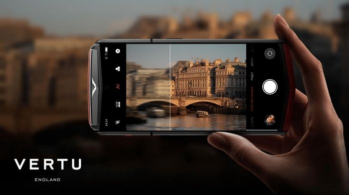 Điện thoại sở hữu một hệ thống camera cao cấp.