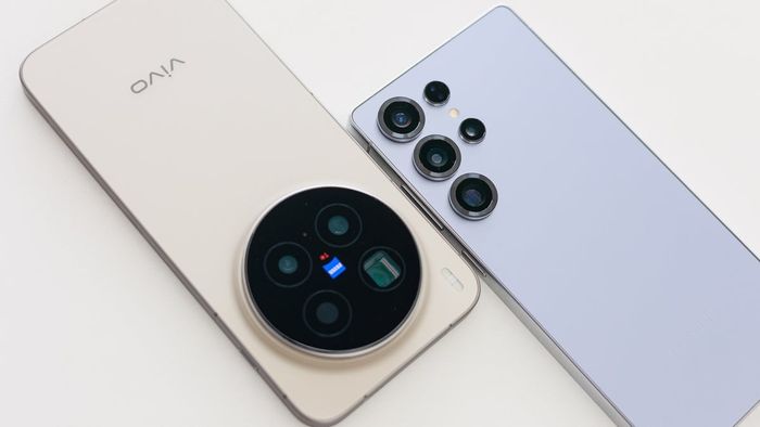 Cả vivo X300 và Galaxy S25 Ultra đều trang bị hệ thống camera cao cấp