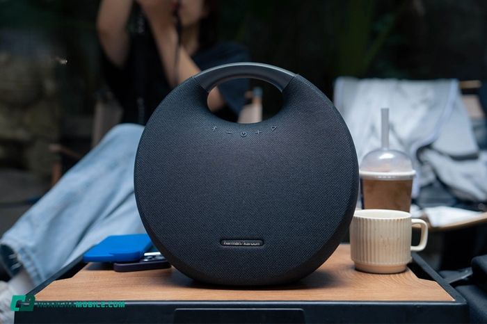 harman-kardon-onyx-studio-5-03