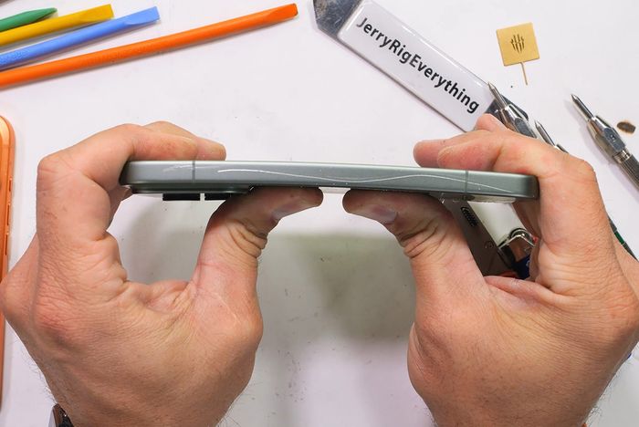 Xiaomi 17 Pro gây ấn tượng mạnh với độ bền vượt trội.