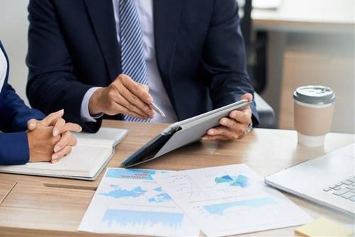 Các con giáp may mắn trong công việc cuối tuần này