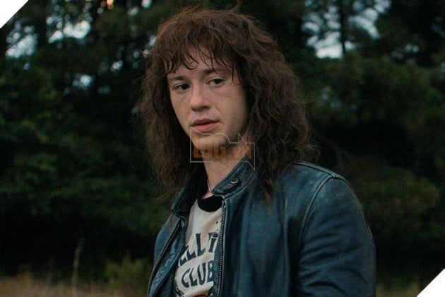 Chân dung sao nam Joseph Quinn trong series 'Stranger Things'.