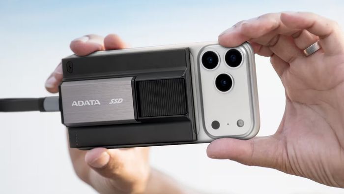 Adata SR800 được thiết kế với vòng nam châm, dễ dàng gắn vào mặt lưng điện thoại, mang lại sự tiện lợi trong việc sử dụng hàng ngày.