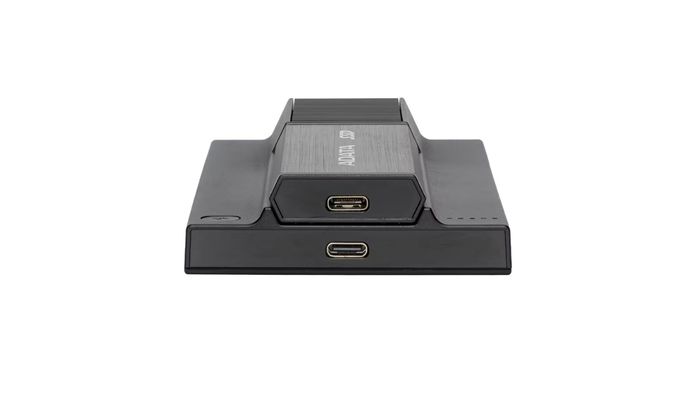 SR800 được thiết kế với module thông minh, cho phép ổ SSD trượt ra dễ dàng.