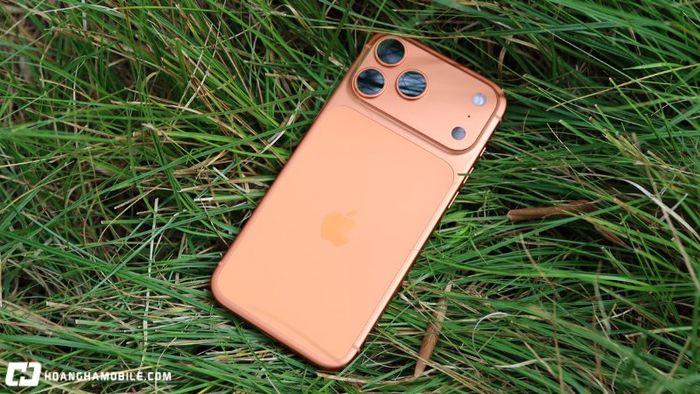 tong-hop-hinh-anh-iphone-17-pro-max-mau-cam-vu-tru-dang-chay-hang-1