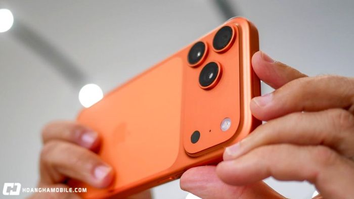 tong-hop-hinh-anh-iphone-17-pro-max-mau-cam-vu-tru-dang-chay-hang-4