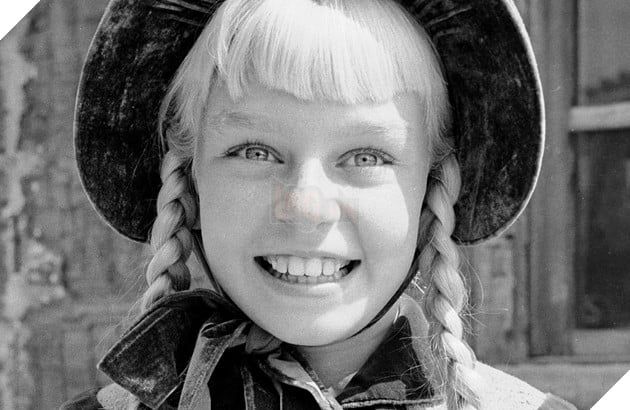 Hình ảnh nữ diễn viên Patty McCormack trong vai cô bé Rhoda trong bộ phim 