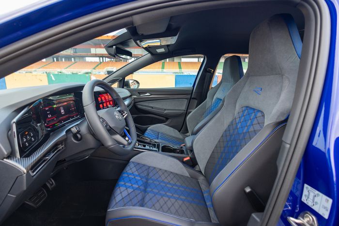 Golf R (1).jpg