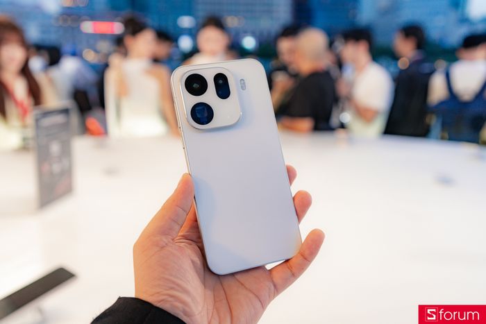 OPPO Find X9 Series được trang bị camera tele 200MP, cho khả năng zoom không thể tin nổi