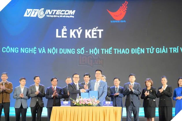 Ông Đỗ Anh Tú - Giám đốc VTC Intecom và ông Đỗ Việt Hùng - Chủ tịch VIRESA