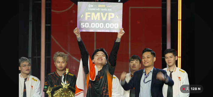 Maris đã được vinh danh là FMVP và nhận giải thưởng trị giá 50 triệu VND.