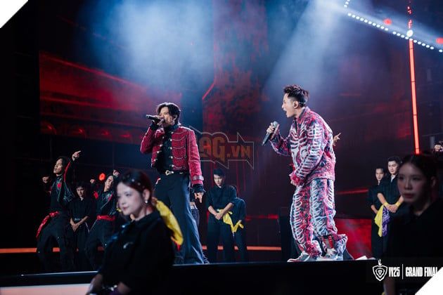 (S)TRONG Trọng Hiếu và YC Rhymastic đã khuấy động sân khấu với bản hit “Kho Báu” đầy cảm xúc.