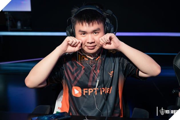 Gray, với phong độ xuất sắc, đã giúp FPT x Flash giành chiến thắng then chốt, đưa đội tuyển một bước gần hơn đến ngôi vương.